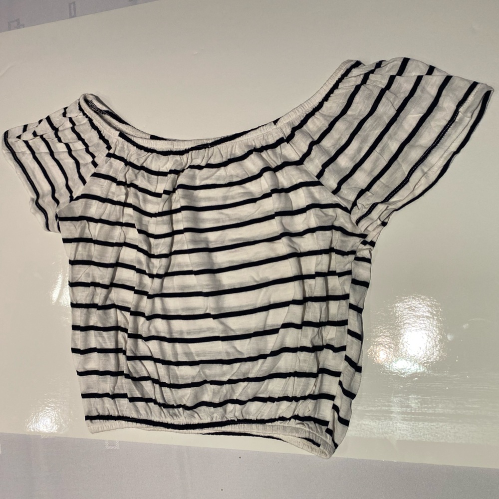 Black and white loose crop top S